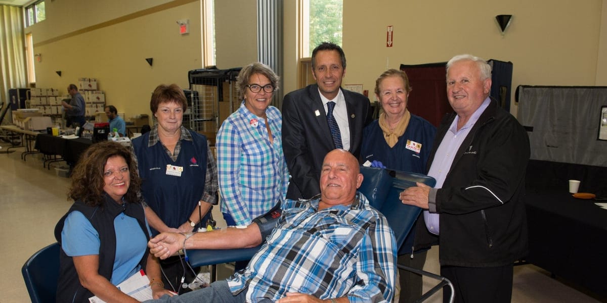 Anne Lefebvre d’Héma-Québec, Jacqueline Gauthier, responsable des bénévoles, Johanne Dicaire, conseillère municipale, Stéphan