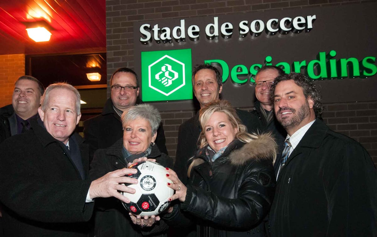 Ils ont bravé le froid le temps d'une photo officielle: François Poirier, conseiller municipal de Saint-Jérôme, Patrice Mainv