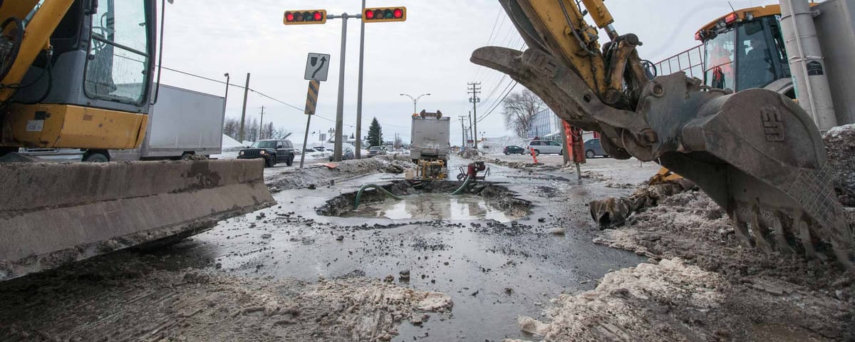 La route 158 en direction Ouest était fermée à la circulation le 3 mars à cause d'un bris d'aqueduc.