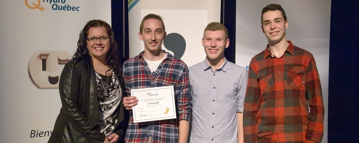 Gabriel Lalonde, Miguel Baril-Lahaie et Francis Roy ont reçu chacun 1000$ pour leur machine à lancer des balles.