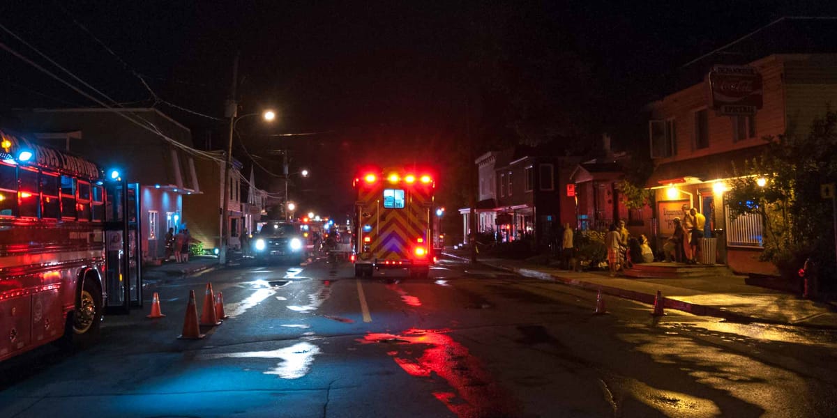 Fin de soirée sur la rue du Palais après un incendie dans un immeuble, le 7 juillet 2015.