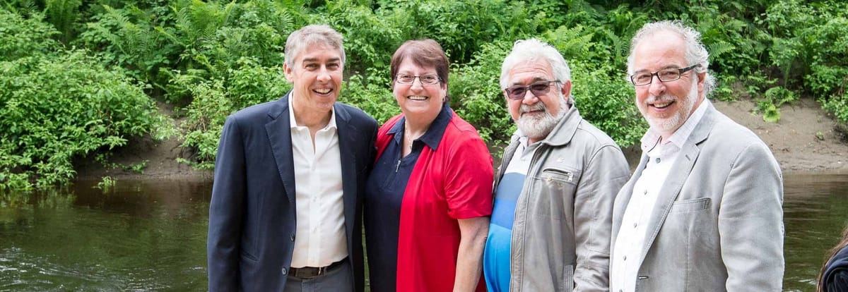 Le député de Rousseau Nicolas Marceau sur le quai du nouveau parc en compagnie de la mairesse de Sainte-Sophie Louise Gallant