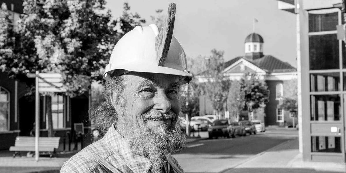 Fobozof A. Côté est le candidat du Parti rhinocéros dans Rivière-du-Nord.