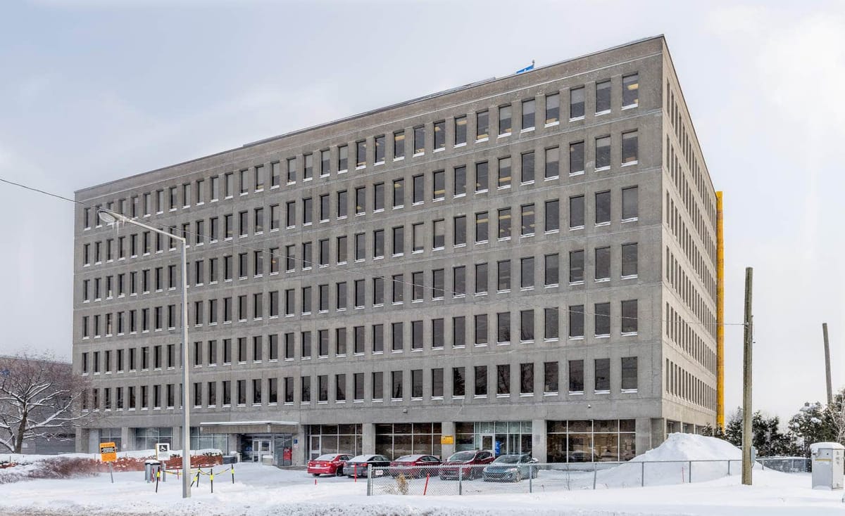 Athanase David a donné son nom à un édifice, construit sur la rue de Martigny à Saint-Jérôme dans les années 1970.