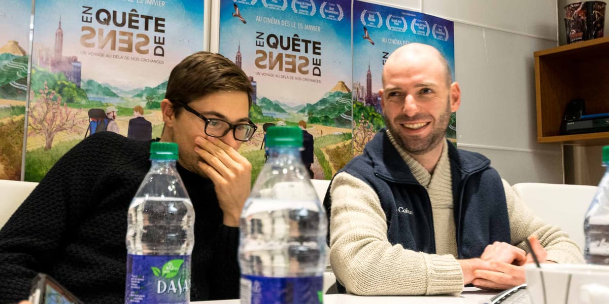 C'est sur un fond d'eau embouteillée et de marketing que le film de Marc de la Ménardière et Nathanaël Coste est né.
