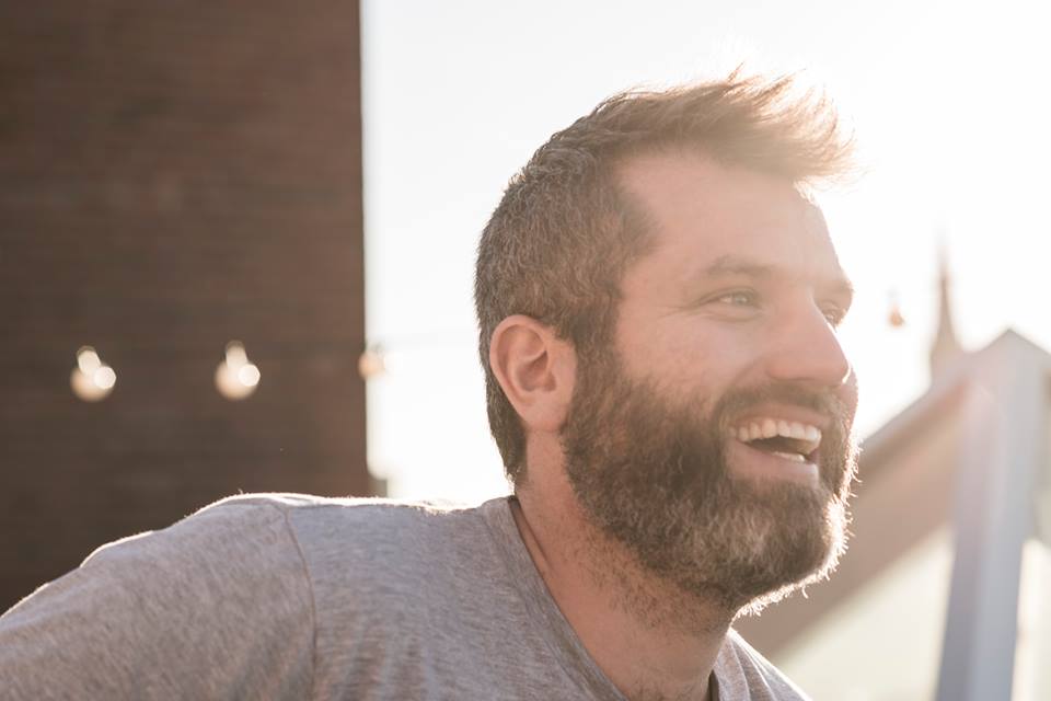 Après une mésaventure, l'album Superfolk de Ian kelly est disponible depuis le 4 mars, comme prévu.