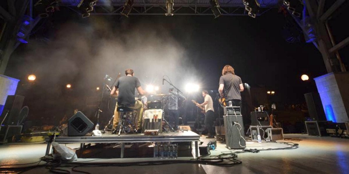 Tire Le Coyote sur la scène de l'amphithéâtre Rolland, le 21 août 2015 à Saint-Jérôme.