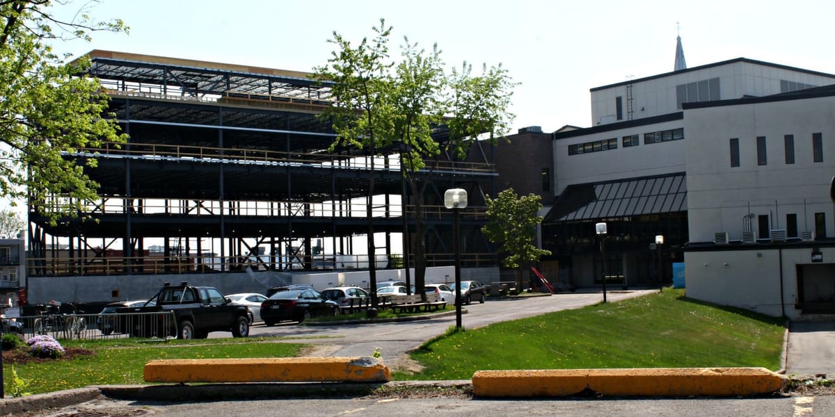 La pavillon K est en construction cet été sur le terrain du Cégep de Saint-Jérôme