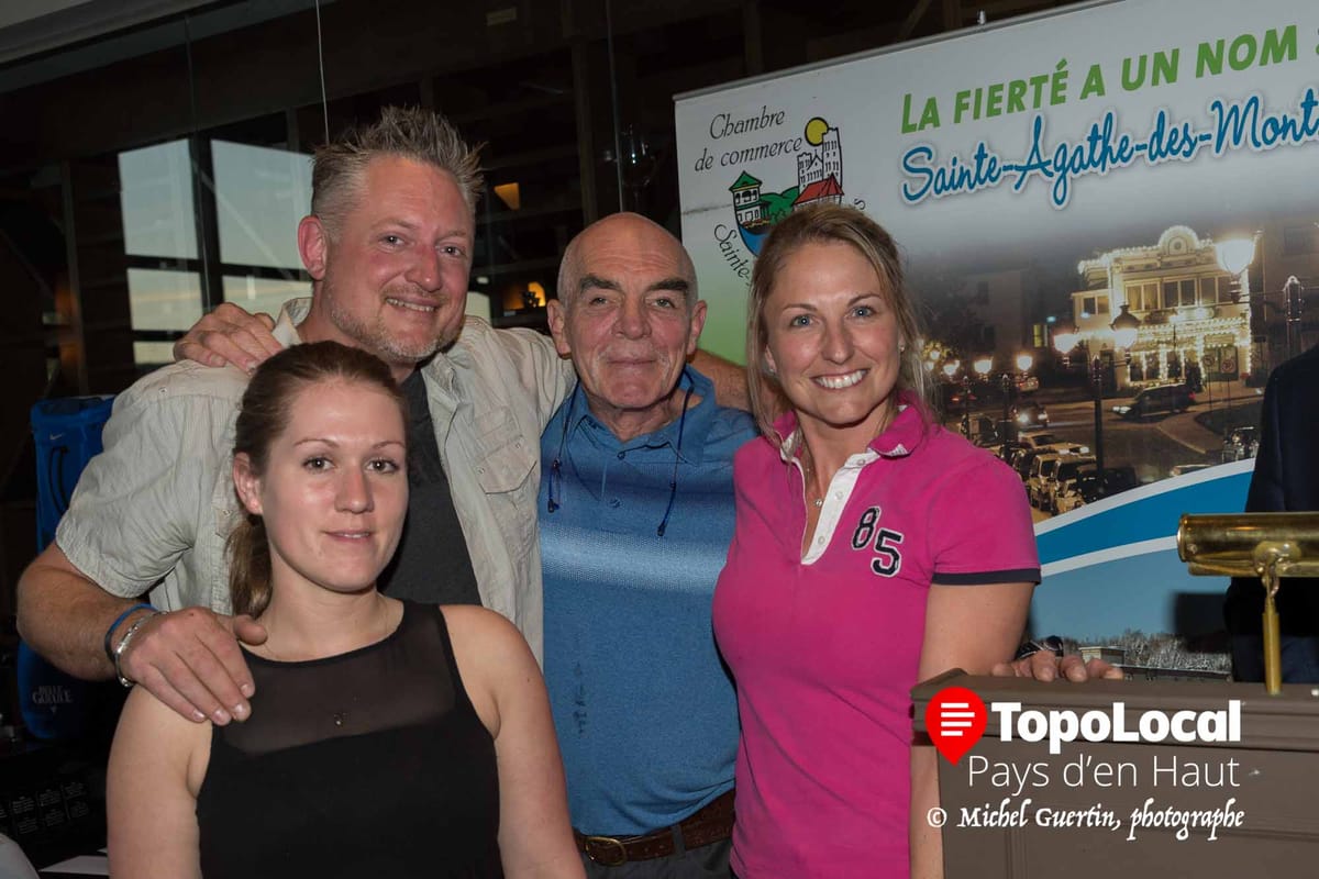 Recherché: voleur au couteau et lunettes de soleil