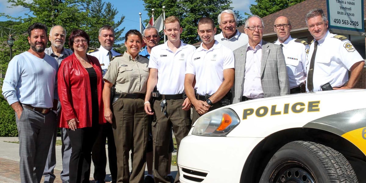 Le maire de Saint-Hippolyte Bruno Laroche et le conseiller Donald Riendeau, la mairesse de Sainte-Sophie Louise Gallant, le c