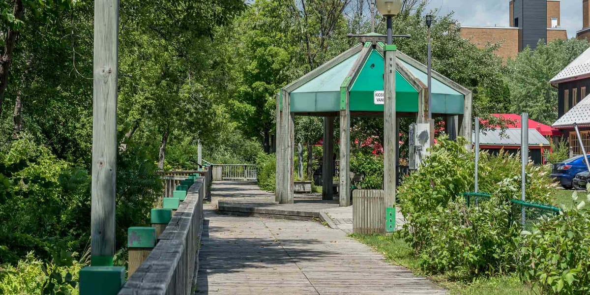 La Promenade de Saint-Jérôme longe la rivière du Nord, au centre-ville.