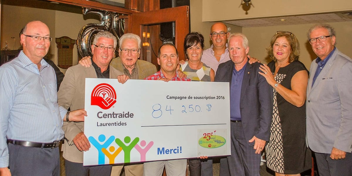 John Halpin, coordonnateur du comité organisateur, avec le président d'honneur Jacques Giguère, des restaurants McDonald’s et