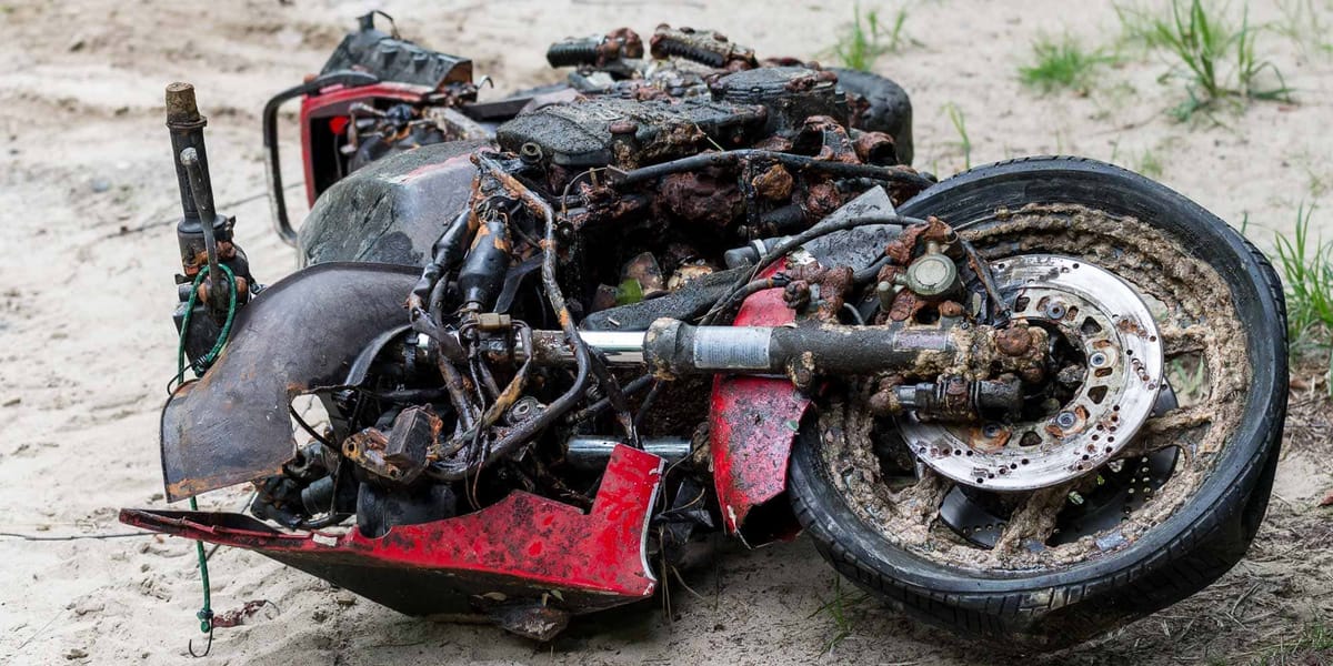 Sortie du lac Charlebois à Sainte-Marguerite samedi, cette Kawasaki Ninja avait été découverte sous l'eau en 2014.