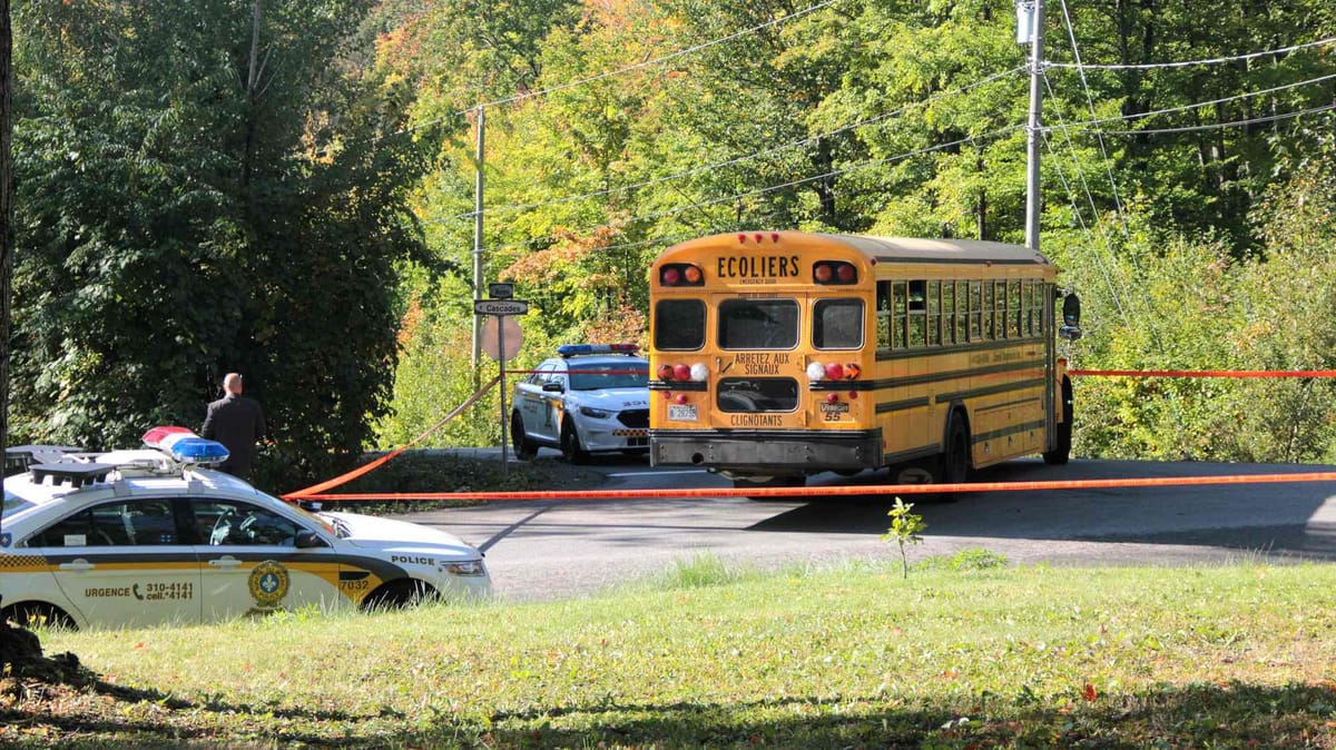 Un adolescent a eu un malaise alors qu'il était dans l'autobus scolaire, le matin du 27 septembre 2016. Photos par Alexandre