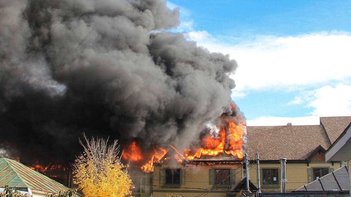 Des condos détruits par le feu à Sainte-Marguerite