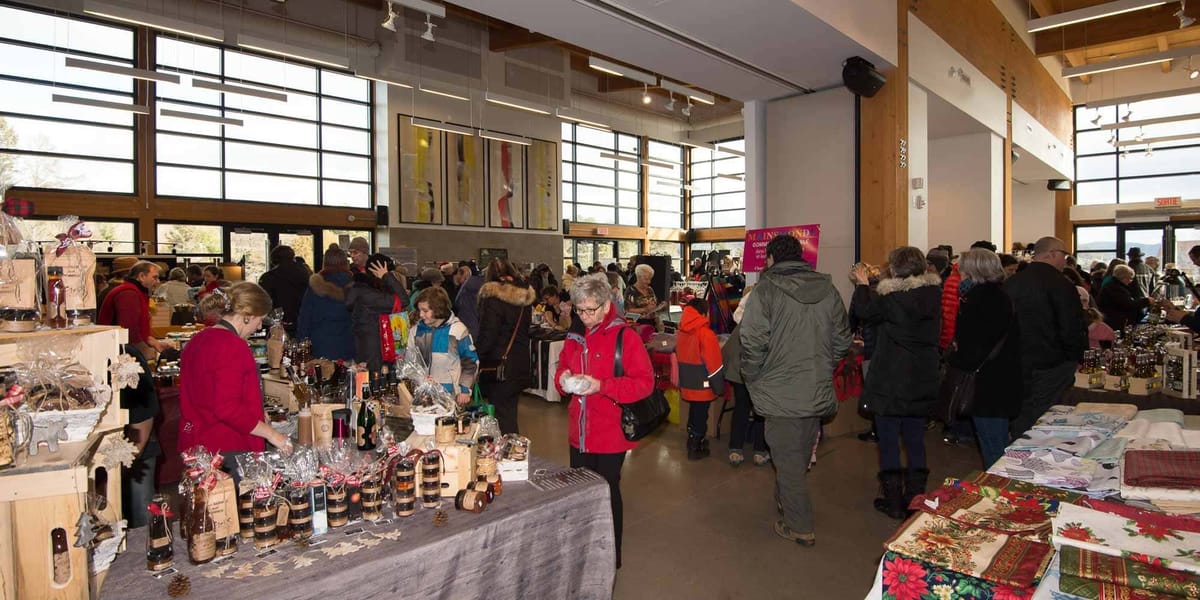 Le Marché de Noël de Sainte-Adèle regroupe près de 60 exposants, qui offrent leurs merveilles pour le temps des Fêtes.
