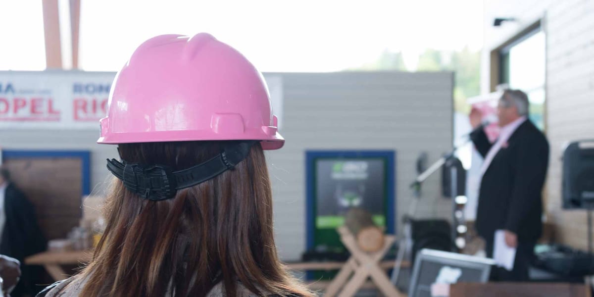 Du béton, des murs végétaux et Manon Leblanc à la Place des citoyens