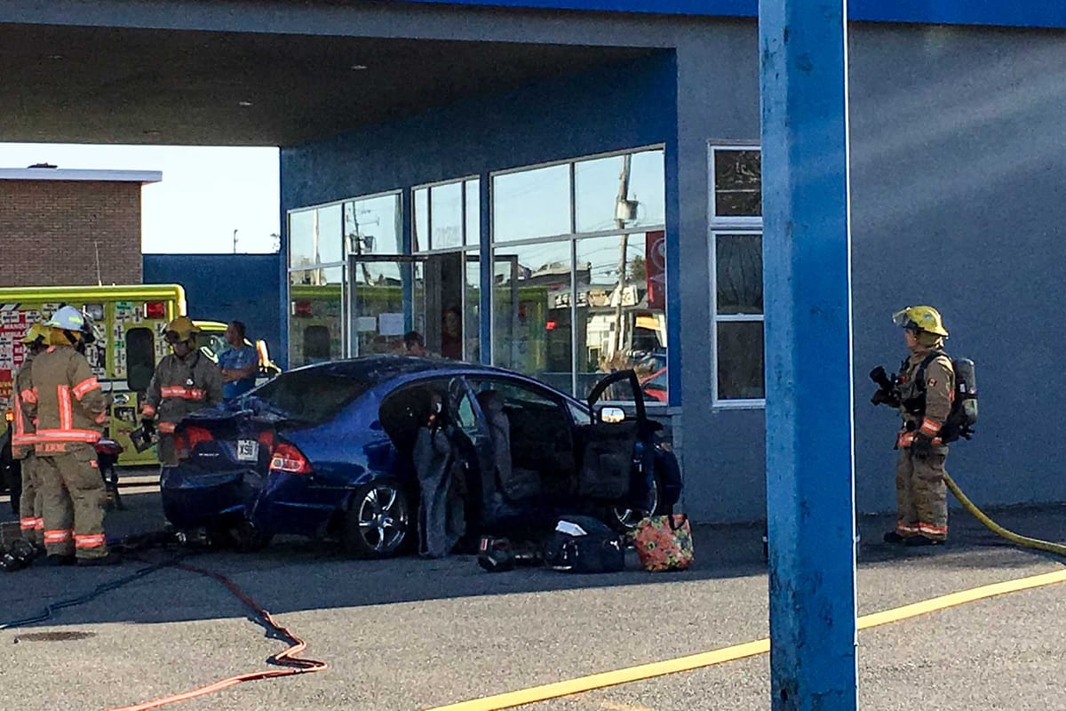 Accident et lampadaire tombé sur la route 117 à Lafontaine