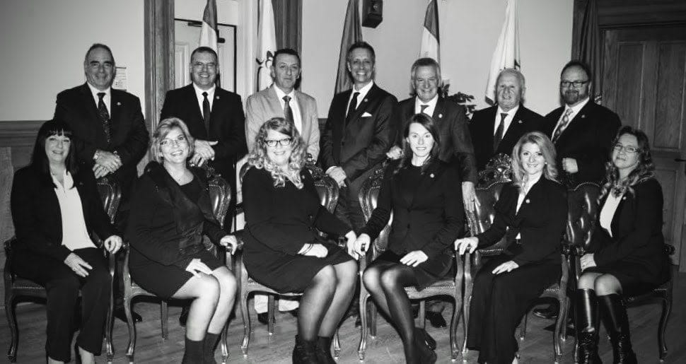 Le conseil municipal tel que présenté lors de l'assermentaition des élus après les élections municipales de novembre 2017.