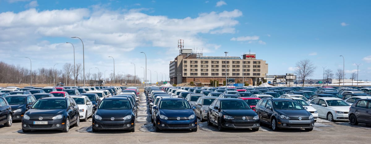 Des Volkswagen au purgatoire dans un stationnement de Mirabel