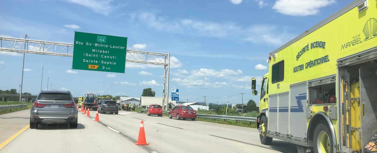 Sortie de route sur l'autoroute 15 à Mirabel