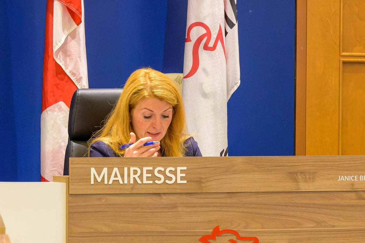 La mairesse Bélair-Rolland a mis fin à l'assemblée du conseil municipal de Saint-Jérôme alors qu'elle avait accordé le droit de parole à Nathalie Lasalle, une élue « en campagne électorale »