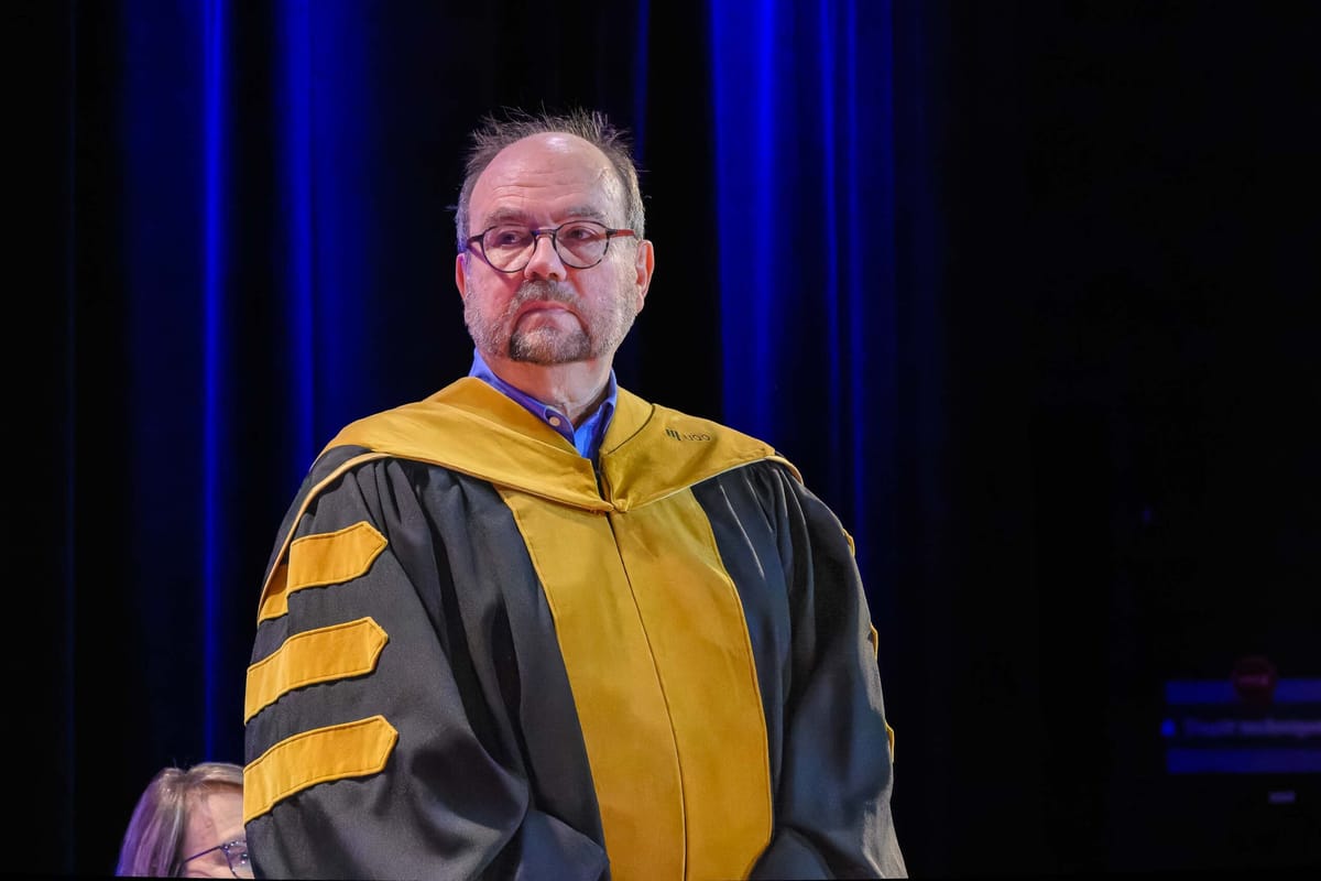 L’UQO décerne un doctorat honorifique au protecteur des rivières Alain Saladzius