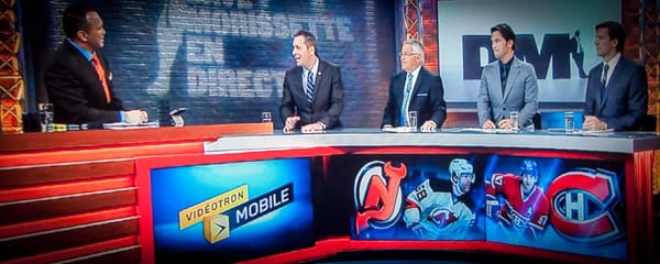 Le maire de Saint-Jérôme Stéphane Maher a annoncé que Budweiser ferait le don d'une affiche fabriquée de rondelles autographi