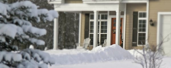 Des gens cognent aux portes sous prétexte de vérifier votre système d'alarme ou pour prendre un échantillon d'eau.
