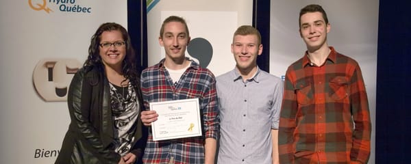 Gabriel Lalonde, Miguel Baril-Lahaie et Francis Roy ont reçu chacun 1000$ pour leur machine à lancer des balles.