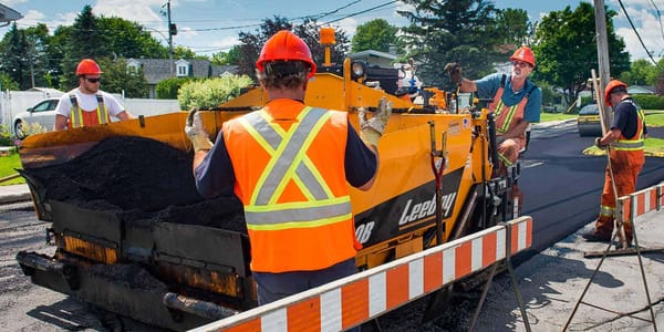 Des travaux d'asphaltage, quatre nouveaux parcs et 11 lieux illuminés d'ici l'automne à Saint-Jérôme