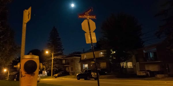 Le soir du 27 spetembre 2015, il y a eu une éclipse dans le ciel de Saint-Jérôme, comme partout ailleurs sur la Terre.