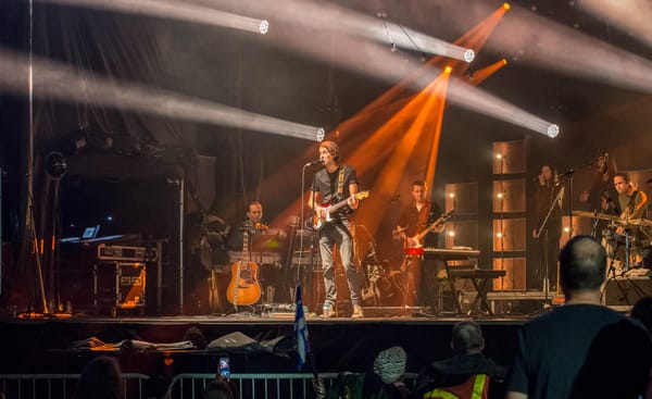 Bobby Bazini a éloigné la pluie pour Saint-Jérôme Folk