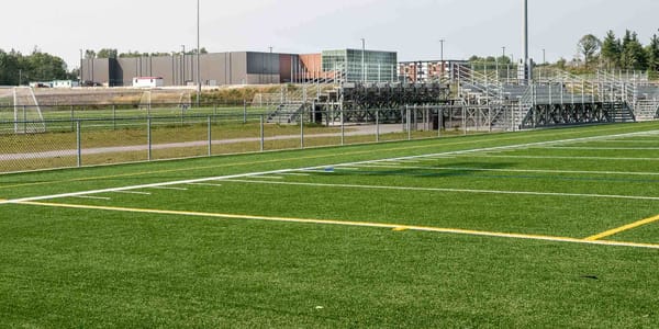 Situé près des terrains de soccer, le stationnement pourra aussi desservir le nouvel aréna.