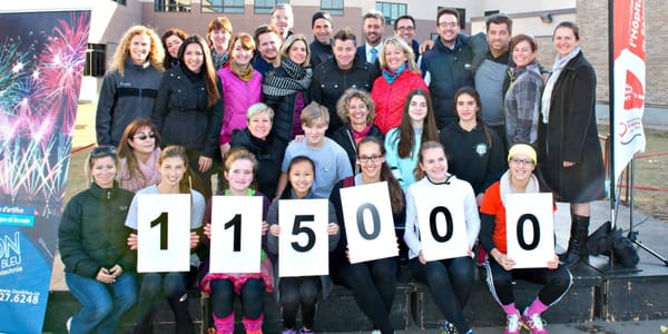 Au centre, le porte-parole Patrick Groulx, entouré du personnel et membres de la direction de l’Académie Lafontaine, du perso