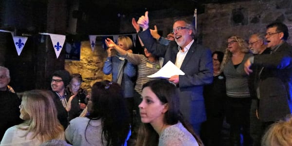 Rhéal Fortin, nouveau député de Rivière-du-Nord, lors de son discours de victoire le soir du 19 octobre 2015.