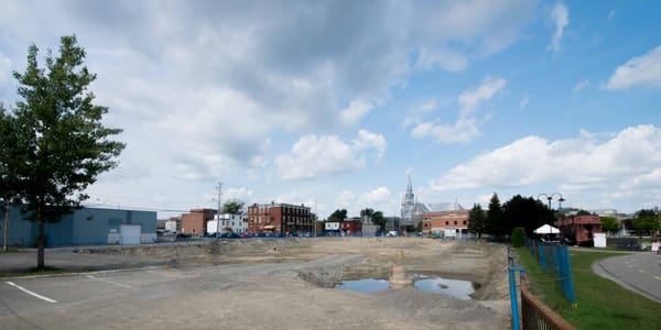 C'est dans cet espace que sera construit la nouvelle salle de spectacle de Saint-Jérôme, une réalisation de Construction dema