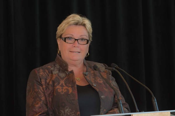 Lise Gendron renonce à son poste de conseillère municipale pour se présenter à la mairie de Sainte-Adèle, à la suite de la dé