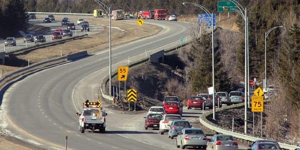 On détournait le trafic de l'autoroute 15 par la sortie 55, à Prévost, le 20 mars 2016. Photos par Alexandre Parent Léveillé