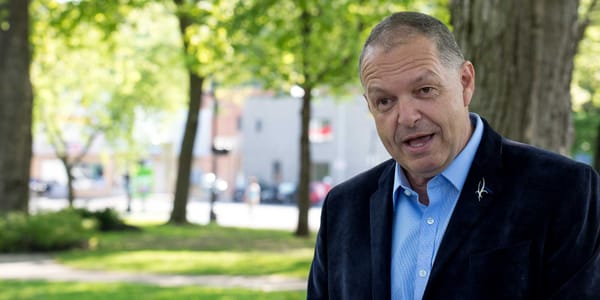 Marc Bourcier a annoncé son intention d'être le candidat du Parti québécois au parc Labelle, à Saint-Jérôme le 24 mai 2016.