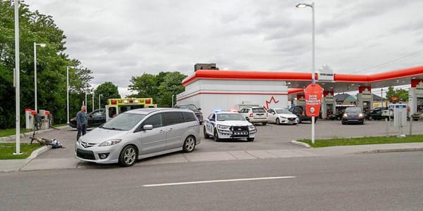 Un accident impliquant une auto et un vélo sur le boul. Mgr-Dubois, le 9 juin 2016.
