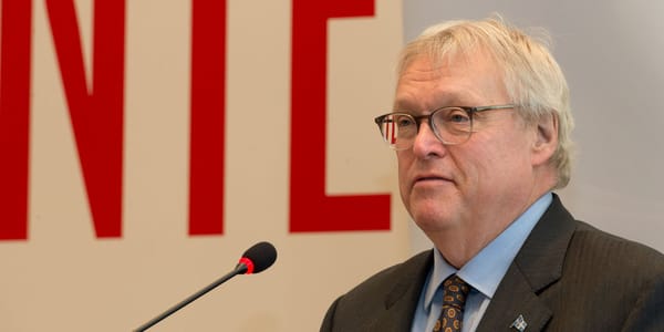 Le ministre de la Santé du Québec, Gaétan Barrette, était à l'hôpital de Saint-Jérôme pour annoncer un nouveau CHSLD de 96 pl