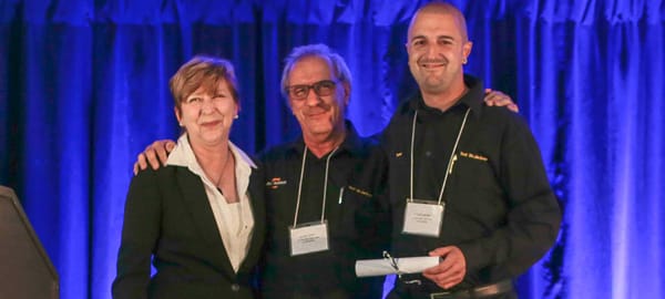 Danielle Cyr, directrice générale du CPCDIT, Alain Jasmin, directeur administratif chez Silencieux GMS qui est l’un des actio