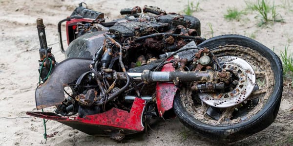 Sortie du lac Charlebois à Sainte-Marguerite samedi, cette Kawasaki Ninja avait été découverte sous l'eau en 2014.