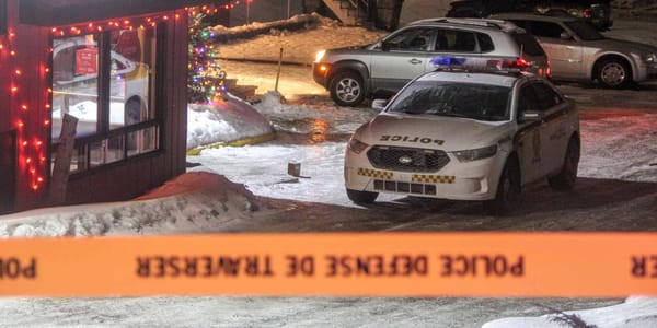 Les policiers de la Sûreté du Québec ont passé une partie de la soirée à proximité du Bar de la Vallée, le 28 décembre 2016.