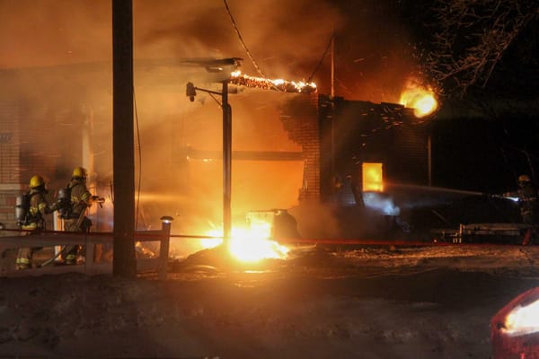 Une maison brûle à Mirabel