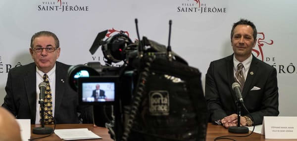 Jacques Duchesneau et Stéphane Maher, lors de la création du BIPA par la Ville de Saint-Jérôme, le 13 mars 2017.