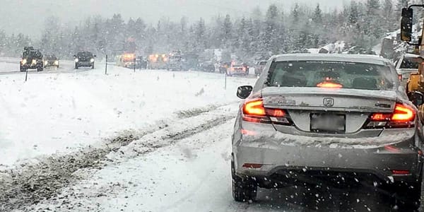 Soirée enneigée sur les routes