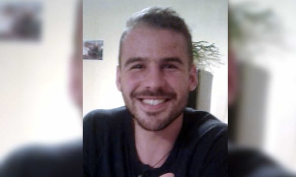 Évadé du poste de police