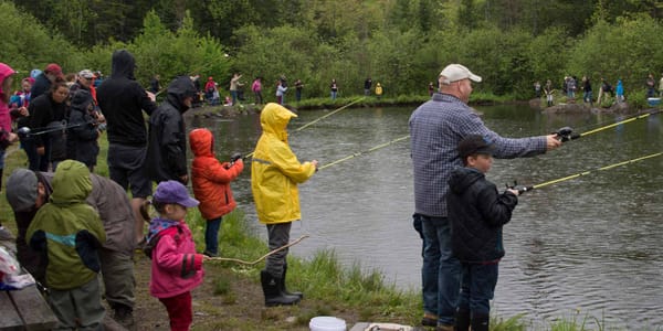 Poissons à profusion à Sainte-Adèle pour la Fête de la pêche